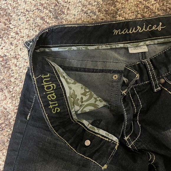 Maurices Jeans straight leg with a bootcut opening - Picture 2 of 2